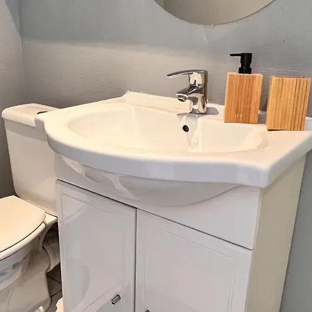 T2 Moderne Et Tranquille Proche De *