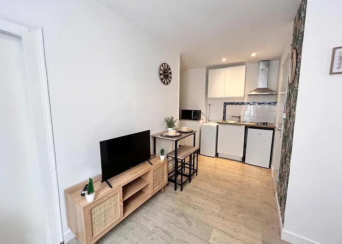 T2 Moderne Et Tranquille Proche De *